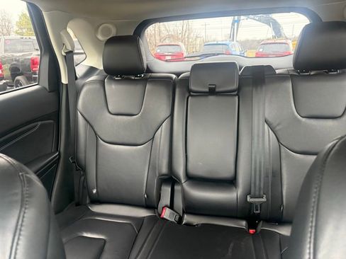 Used 2022 Ford Edge Titanium AWD/4WD image 28
