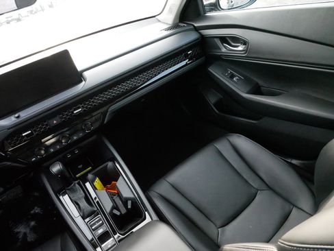 Used 2025 Honda Accord EX-L image 11