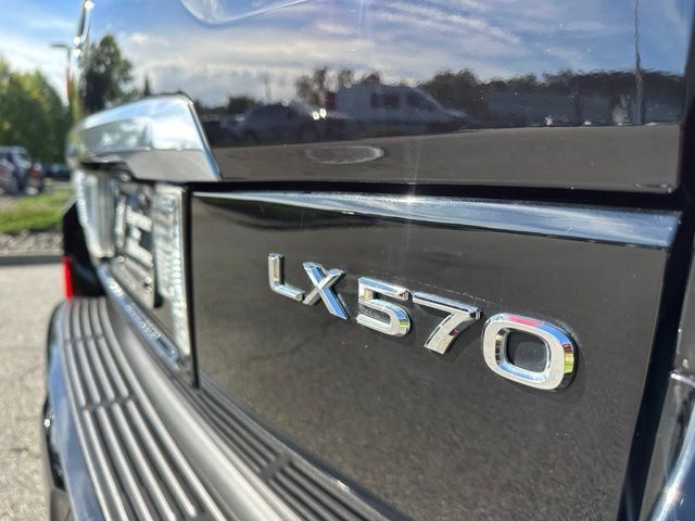 Used 2017 Lexus LX 570 4WD w/ Luxury Package image 11