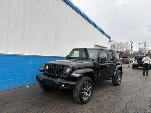 Used 2024 Jeep Wrangler Unlimited w/ Convenience Group image 2