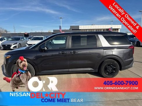 Used 2025 Kia Carnival image 2