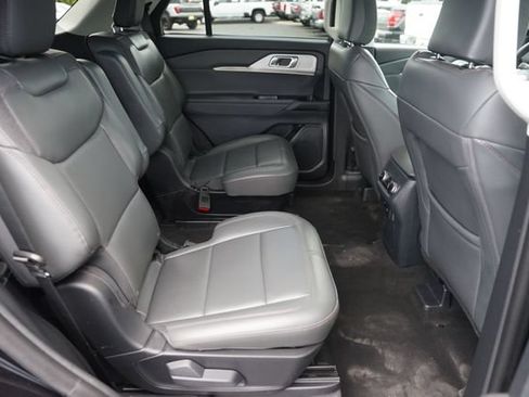 Used 2026 Ford Explorer Active RWD image 17