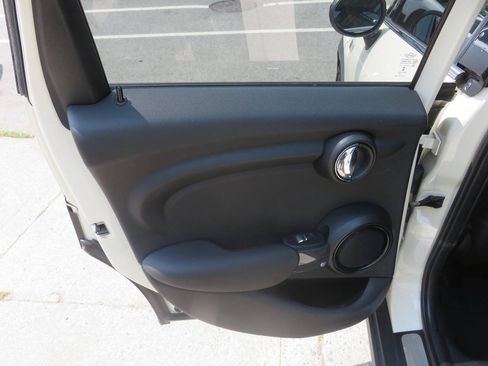 Used 2019 MINI Cooper 4-Door Hardtop w/ Signature Upholstery Package FWD image 29
