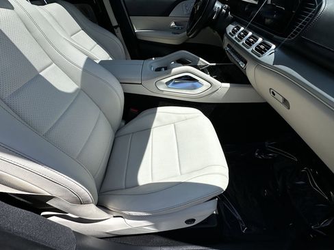 Used 2025 Mercedes-Benz GLS 450 4MATIC image 15