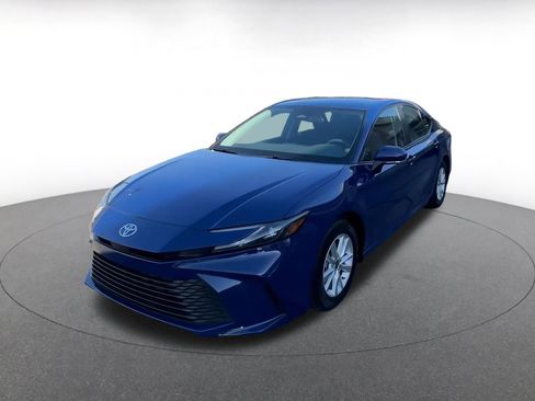 Used 2025 Toyota Camry LE image 6