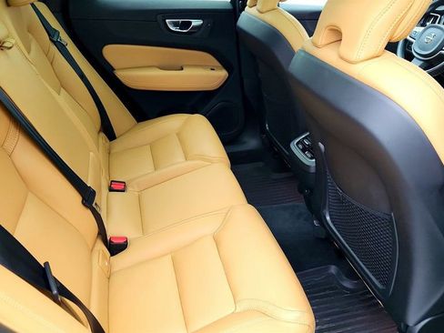 Used 2022 Volvo XC60 B5 Inscription w/ Climate Package image 21