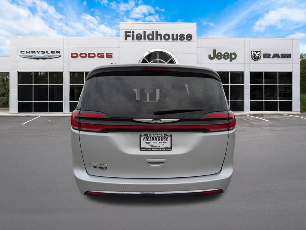 Used 2024 Chrysler Pacifica Touring-L FWD image 8