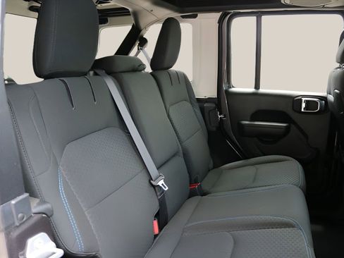 Used 2025 Jeep Wrangler Unlimited Rubicon 4xe w/ Safety Group AWD/4WD image 19