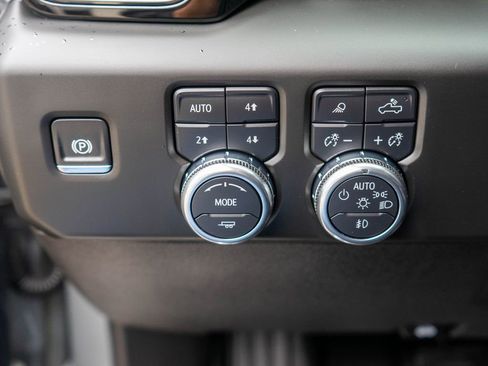 Used 2025 GMC Sierra 3500 AT4 w/ AT4 Premium Plus Package image 20