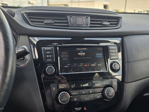 Used 2019 Nissan Rogue SL AWD/4WD image 14