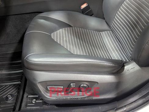 Used 2022 Toyota Camry SE image 23