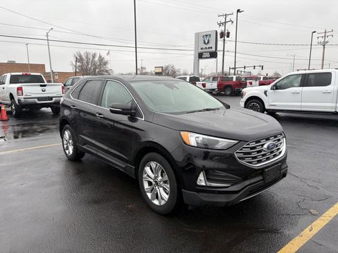 Used 2024 Ford Edge Titanium image 2