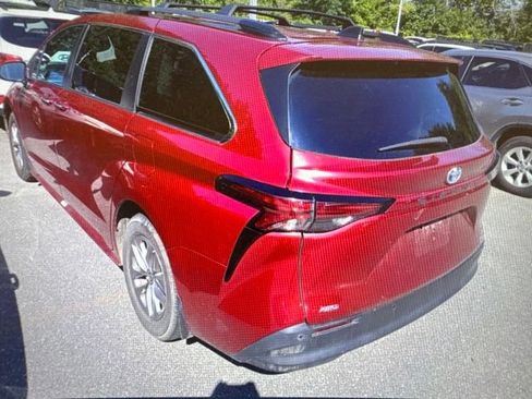 Used 2021 Toyota Sienna XLE AWD/4WD image 19