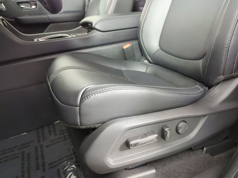 New 2025 Honda Pilot Touring image 30