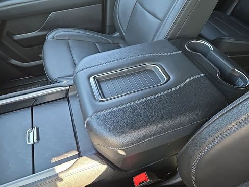 Used 2024 GMC Yukon XL Denali AWD/4WD image 35