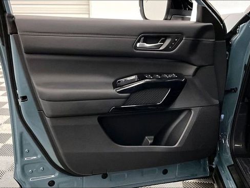 New 2026 Nissan Pathfinder Platinum image 33