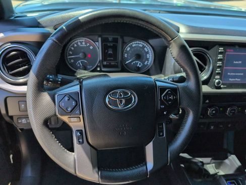 Used 2020 Toyota Tacoma TRD Off-Road w/ Technology Package AWD/4WD image 11