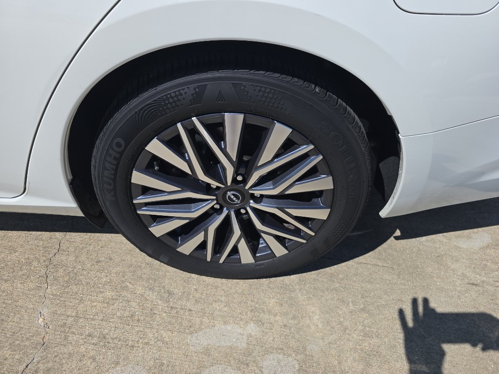 Used 2025 Nissan Altima 2.5 SV FWD image 9