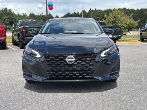 Used 2026 Nissan Altima 2.5 SR w/ SR Midnight Edition Package FWD image 2