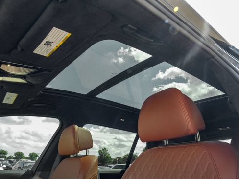Used 2021 BMW X7 xDrive40i w/ M Sport Package AWD/4WD image 4