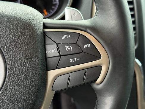 Used 2017 Jeep Grand Cherokee Laredo 75th Anniversary RWD image 17