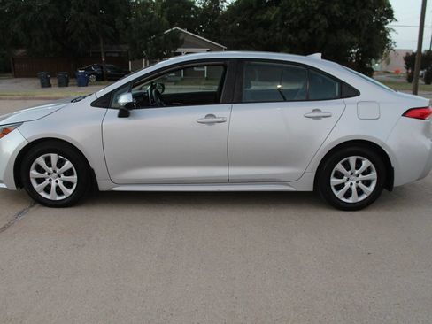 Used 2020 Toyota Corolla LE FWD image 7