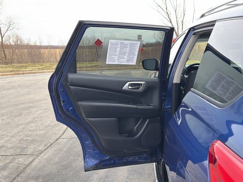 Used 2019 Nissan Pathfinder SV image 33