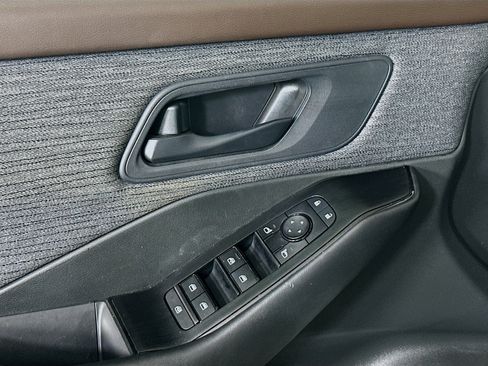 Used 2023 Nissan Rogue S image 15