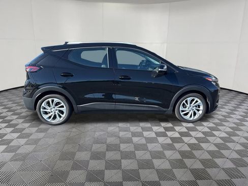Used 2022 Chevrolet Bolt EUV LT w/ Comfort Package image 5