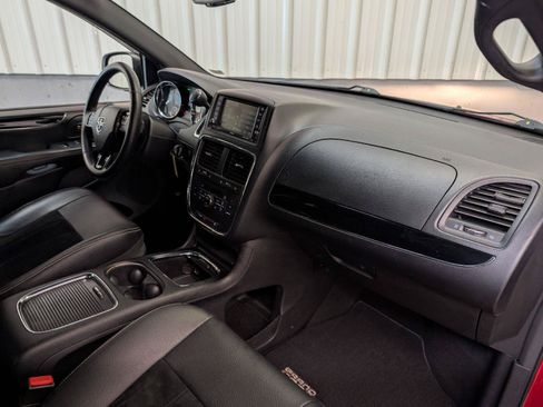 Used 2016 Dodge Grand Caravan SXT FWD image 5