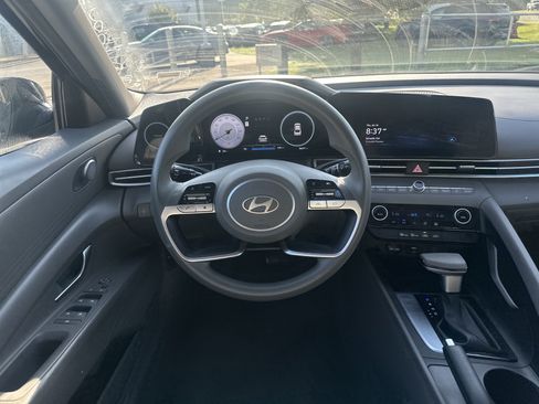 Used 2024 Hyundai Elantra SEL FWD image 23