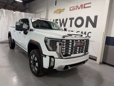 New 2026 GMC Sierra 2500 Denali w/ Denali Reserve Package AWD/4WD image 2