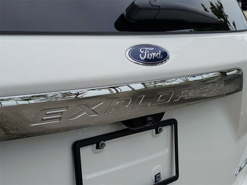 Used 2023 Ford Explorer King Ranch w/ Technology Package image 6