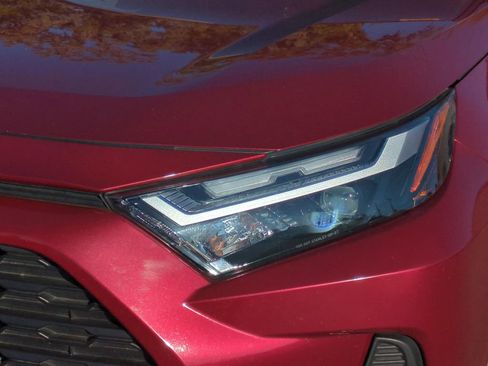 Used 2024 Toyota RAV4 LE image 9