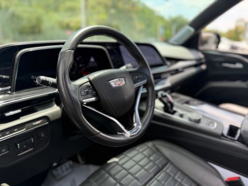 Used 2023 Cadillac Escalade ESV V AWD/4WD image 39