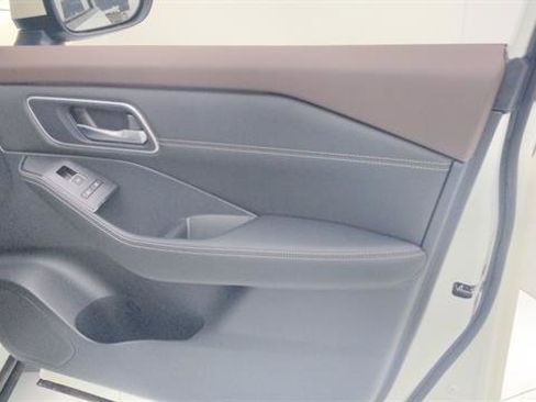 Used 2022 Nissan Rogue Platinum w/ Head-Up Display Package FWD image 27