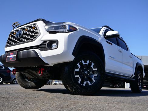 Used 2023 Toyota Tacoma TRD Off-Road image 10