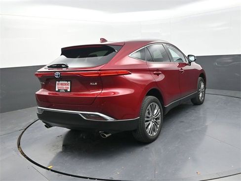 Used 2024 Toyota Venza XLE image 8