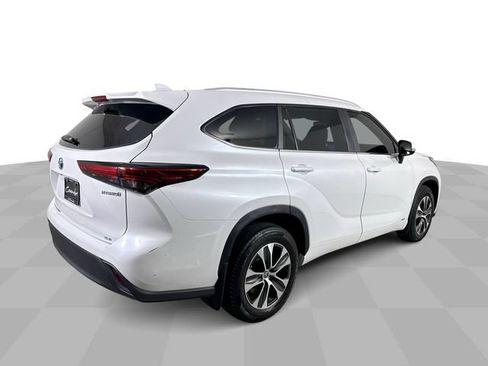 Used 2023 Toyota Highlander XLE AWD/4WD image 8