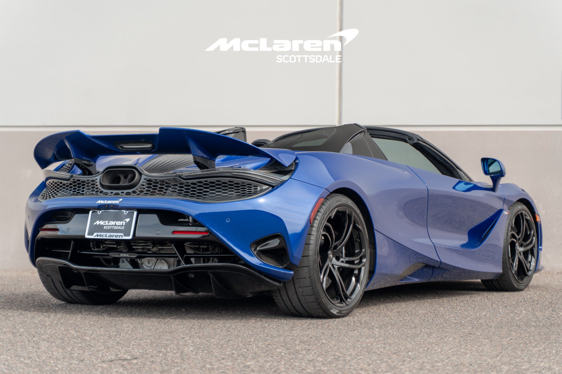 Used 2024 McLaren 750S Spider RWD image 7