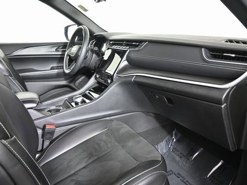 Used 2024 Jeep Grand Cherokee Altitude image 14