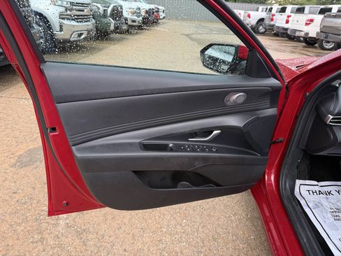 Used 2023 Hyundai Elantra SEL w/ Convenience Package FWD image 8