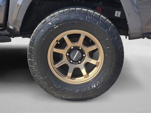 Used 2018 Toyota Tacoma SR5 RWD image 22