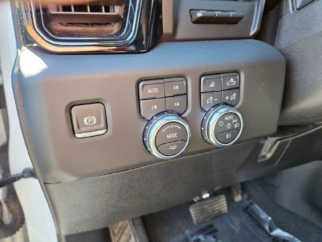 Used 2025 GMC Sierra 3500 AT4 w/ AT4 Premium Plus Package AWD/4WD image 30