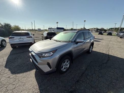 Used 2020 Toyota RAV4 XLE w/ Convenience Package AWD/4WD image 2