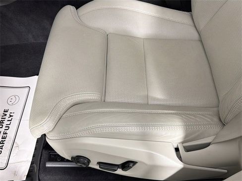 Used 2023 Volvo XC60 B5 Ultimate w/ Protection Package image 18