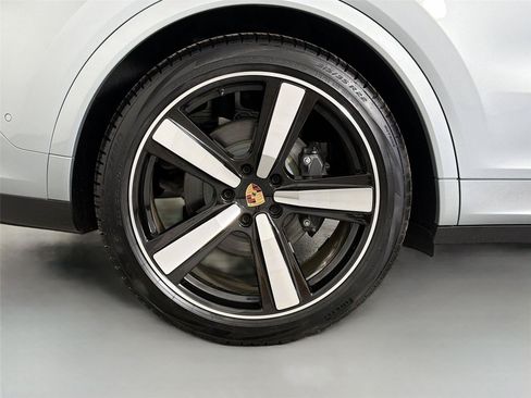 Used 2025 Porsche Cayenne Coupe AWD/4WD image 13