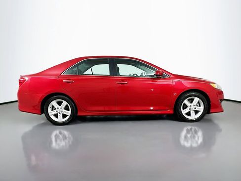 Used 2014 Toyota Camry SE image 9