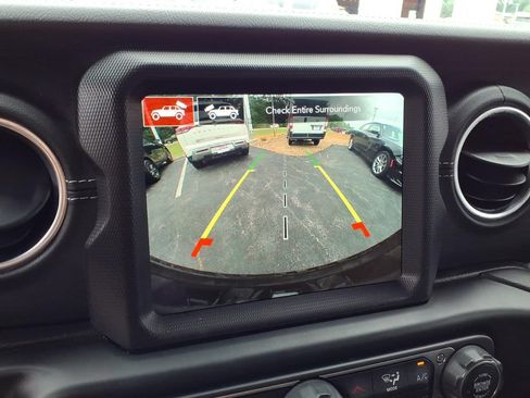 Used 2022 Jeep Wrangler Unlimited Sahara w/ Cold Weather Group AWD/4WD image 26