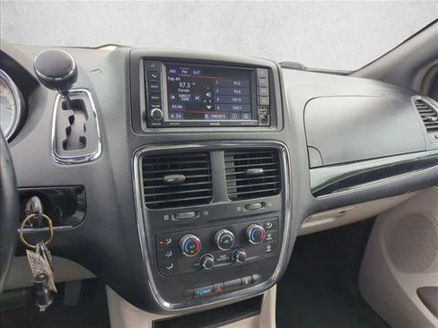 Used 2018 Dodge Grand Caravan SXT FWD image 14